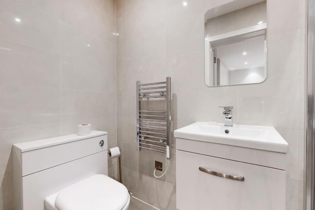 Stylish 2Bed Flat 10Min To Wimbledon Tennis Courts 伦敦 外观 照片
